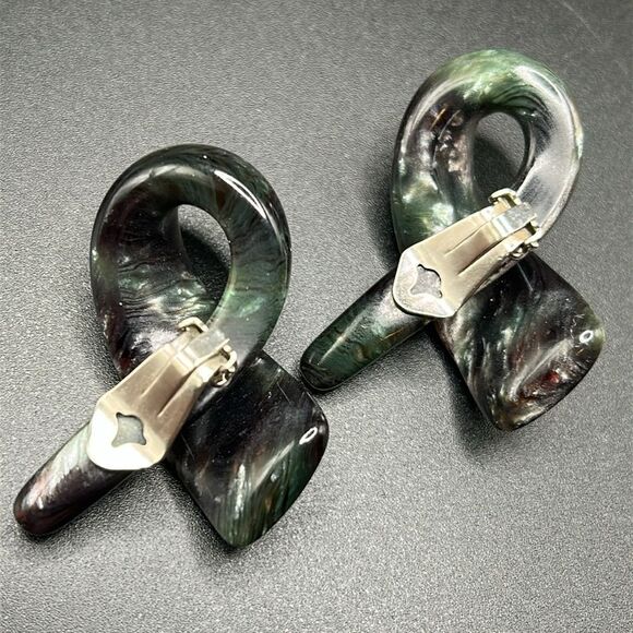 VTG Statement Clip On Acrylic Swirl Ribbon Shape Dark Green 80s - Picture 3 of 9